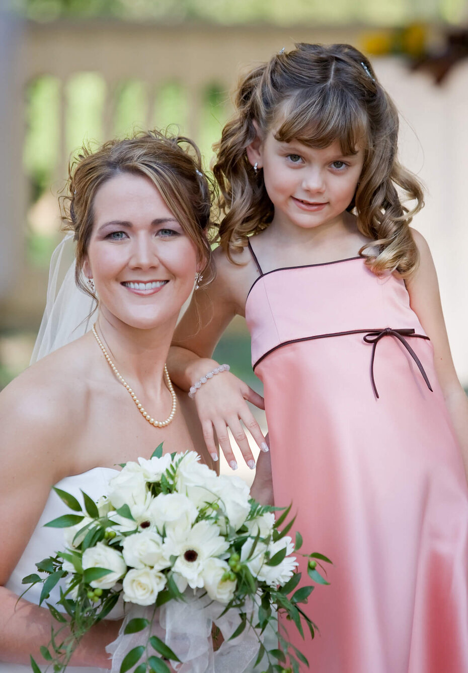 Eine Braut und ihre Tochter