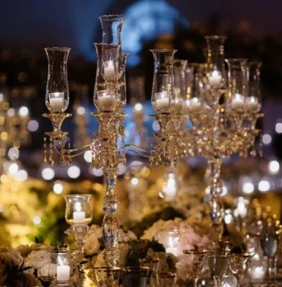 Elegante Hochzeitsfeier mit ausgelassener Stimmung und unvergesslichen Augenblicken.