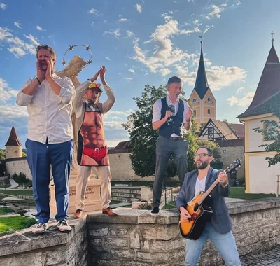 Elegante Hochzeitslocation mit musikalischer Begleitung einer Liveband.