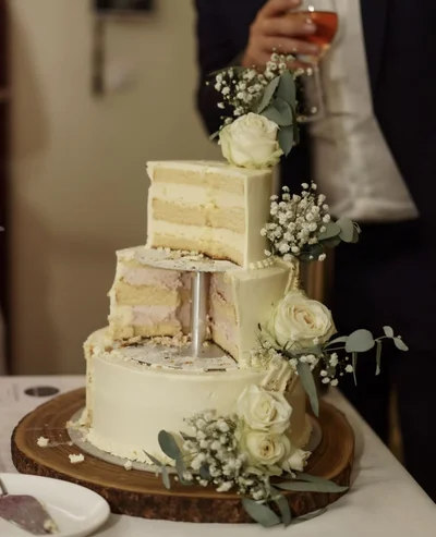 Frische Zutaten und echte Konditorkunst für einzigartige Hochzeitstorten.