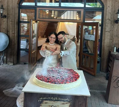 Süße Genussmomente mit einer individuell gefertigten Hochzeitstorte.