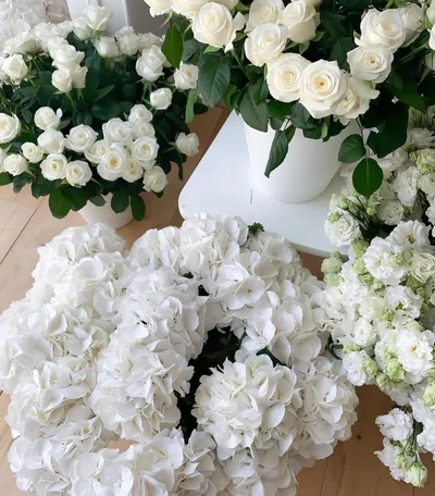 Kreative Blumendekorationen für unvergessliche Feiern und wunderschöne Erinnerungen.