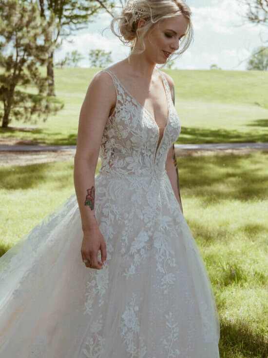 Welche Trends bestimmen die Hochzeitsmode 2026? Welche Trends bestimmen die Hochzeitsmode 2026? Braut in der Natur